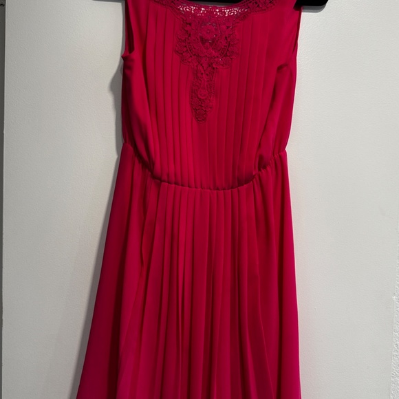 Jessica Simpson Pink Pleated Lace Midi Dress – Size 2 - Picture 4 of 7